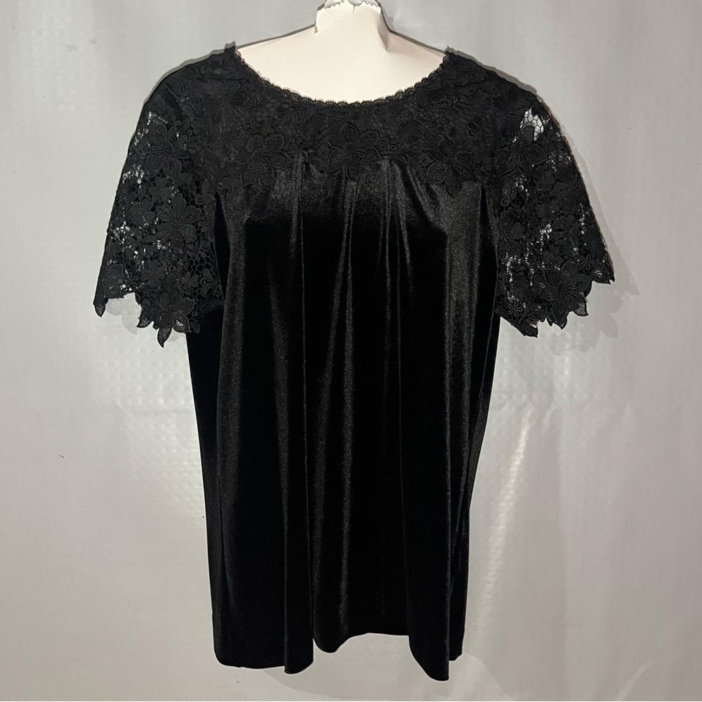 Karl Lagerfeld.   Women’s Velour Top Sz medium NWOT!!